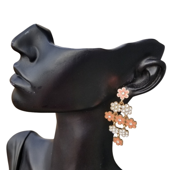VERSONA NWT PEACHY PINK & CRYSTAL DAISY DROP EARRINGS - Picture 4 of 4